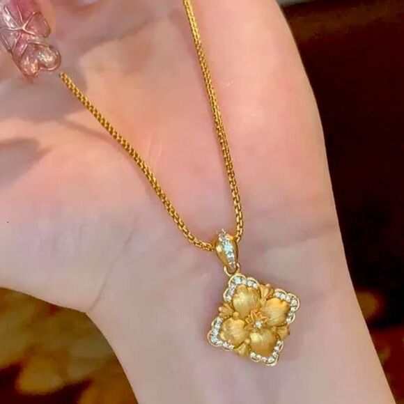 XMAS SALE 18k Stamped Gold Filled Vintage Victorian Celtic Clover Necklace - Picture 3 of 8